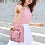 Cartera Mochila Urbana Con Peluche Dama De Cuerina - Imagen 6