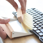 Mini Cepillo Con Recogedor Magnético Mesa Cocina - Imagen 4