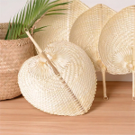 Abanico Decorativo En Mimbre Estilo Hoja De Palma Corazón Color Marrón - Imagen 2