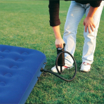 Inflador Manual Portátil Bestway 62002 Para Camping, Doméstico, Hogar Color Negro 4psi - Imagen 2