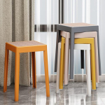 Taburete Banco Banqueta De Plastico Y Rattan Apilable - Imagen 4