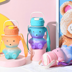 Botella Cantimplora Infantil Con Tapa Forma De Osito Color Naranja Y Verde - Imagen 3