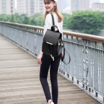 Mochila Cartera Urbana Minimalista Con Tapa En Cuerina - Imagen 10