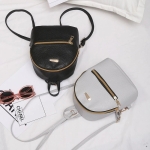 Mini Mochila Bandolera Simil Cuero Moderna Chica - Imagen 17