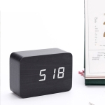Reloj Digital Madera Usb Despertador Temperatura Fecha - Imagen 11