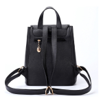 Mochila Cartera Urbana Minimalista Con Tapa En Cuerina - Imagen 4