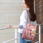 Cartera Mochila Urbana Con Peluche Dama De Cuerina - Imagen 14